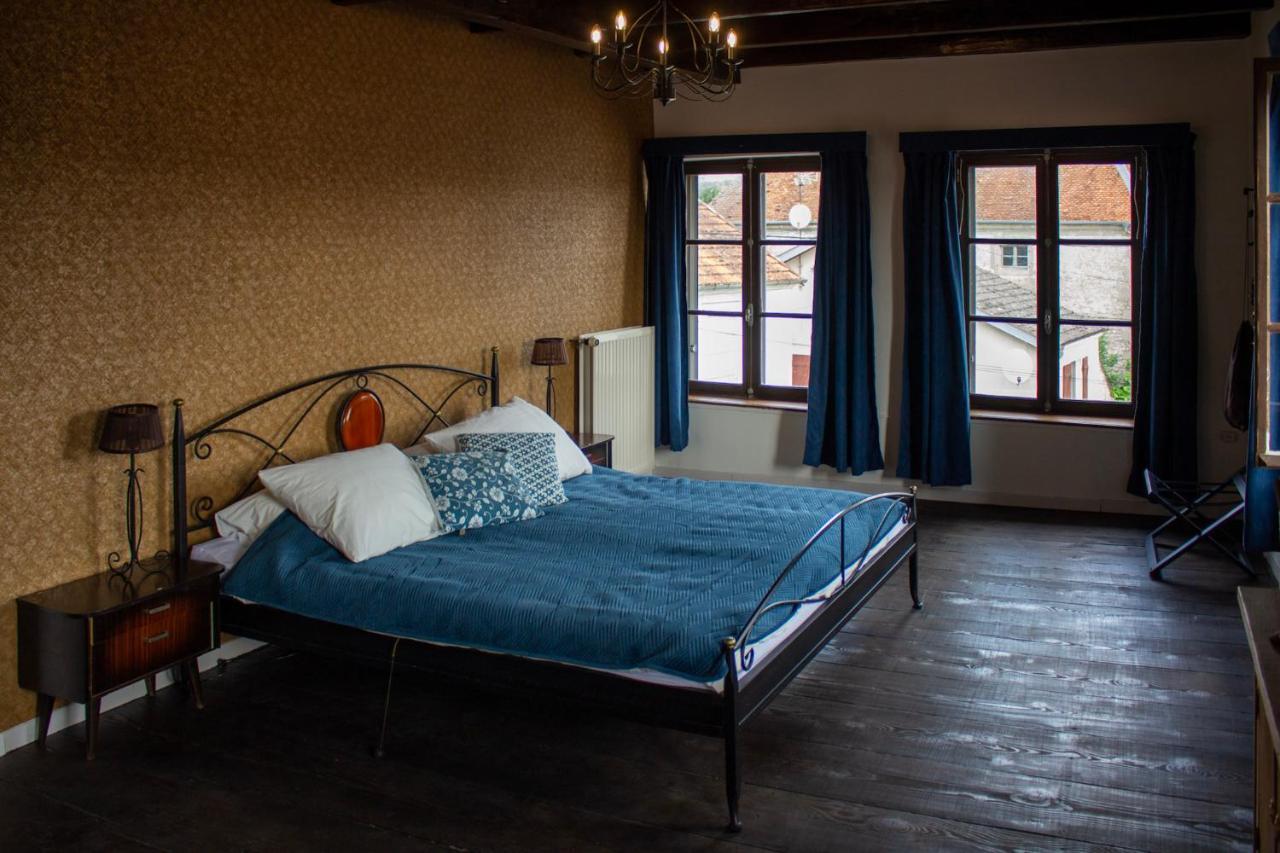 Le Voila Bed and Breakfast Melay  Eksteriør billede