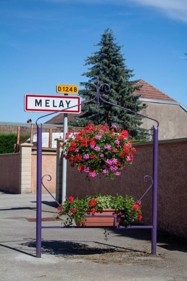 Le Voila Bed and Breakfast Melay  Eksteriør billede
