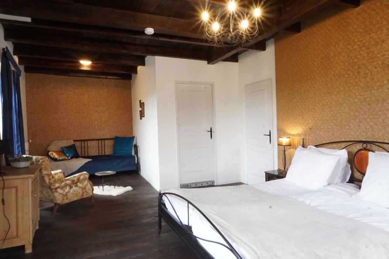 Le Voila Bed and Breakfast Melay  Eksteriør billede